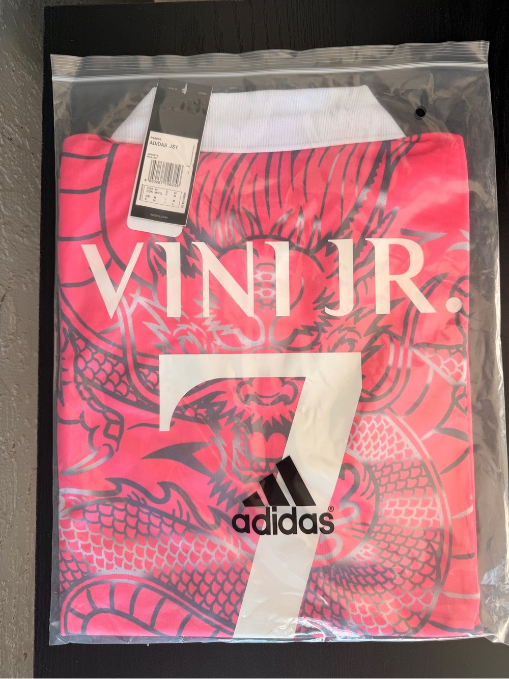 Vinicius Jr Real Madrid Soccer Jersey pink - Picture 4 of 4